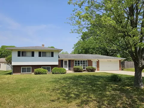 520 72nd St, Darien, IL 60561