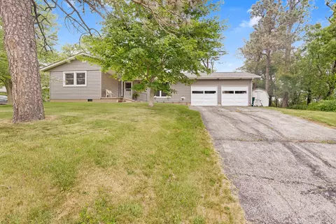 9485 Wilmax Dr, Clinton, IL 61727