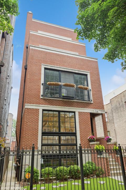 718 W Aldine Ave #1, Chicago, IL 60657