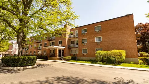 8541 Lotus Ave #904, Skokie, IL 60077