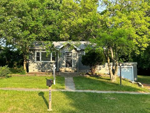 9430 S 82nd Ct, Hickory Hills, IL 60457