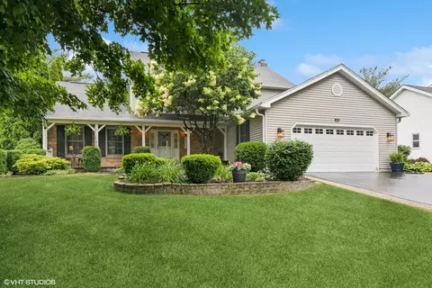 330 Carl Sands Dr, Cary, IL 60013