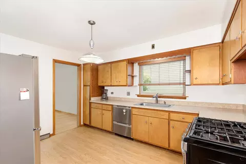 682 S Spring Rd, Elmhurst, IL 60126 photo 9