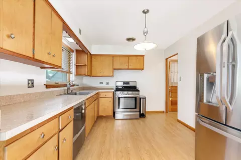 682 S Spring Rd, Elmhurst, IL 60126 photo 8