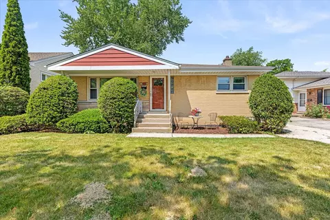 682 S Spring Rd, Elmhurst, IL 60126