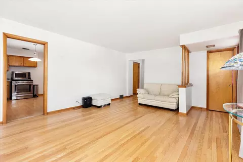682 S Spring Rd, Elmhurst, IL 60126 photo 4