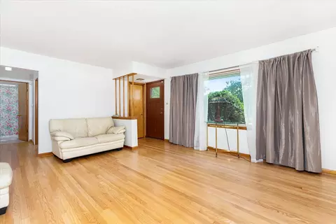 682 S Spring Rd, Elmhurst, IL 60126 photo 3