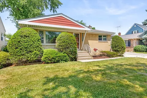 682 S Spring Rd, Elmhurst, IL 60126 photo 2
