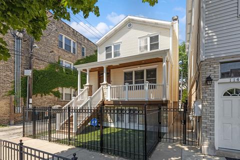 1142 W Barry Ave, Chicago, IL 60657