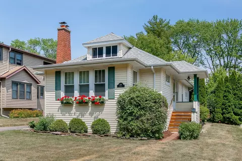 209 S Summit Ave, Villa Park, IL 60181