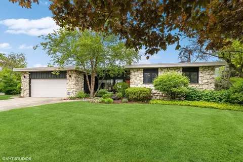 1750 Lake Eleanor Dr, Deerfield, IL 60015