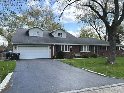 6817 S Quincy St, Willowbrook, IL 60527