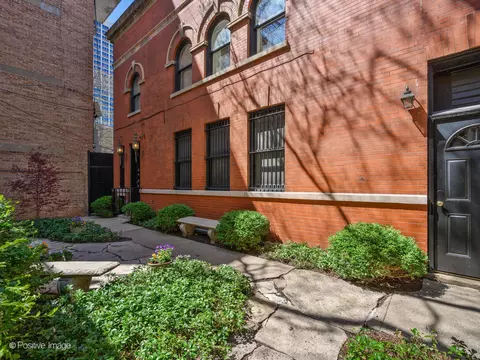 1450 N Dearborn St #4, Chicago, IL 60610