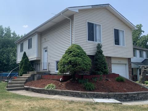 517 Old Stone Rd, Bolingbrook, IL 60440