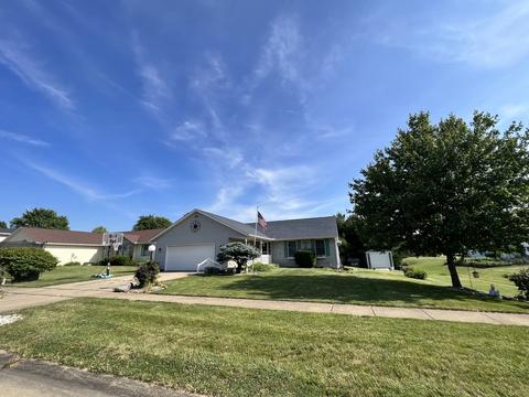 1109 Highland Dr, Mahomet, IL 61853