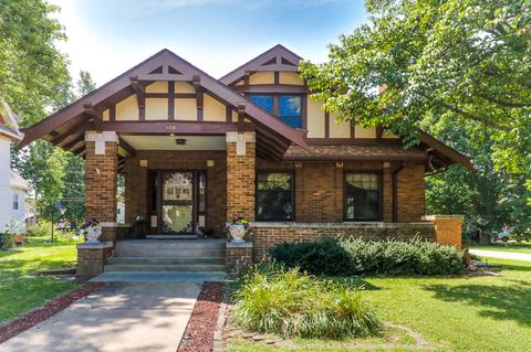 120 W 3rd St, Delavan, IL 61734