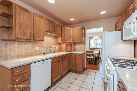 1251 Folkstone Ct, Wheaton, IL 60189 photo 2