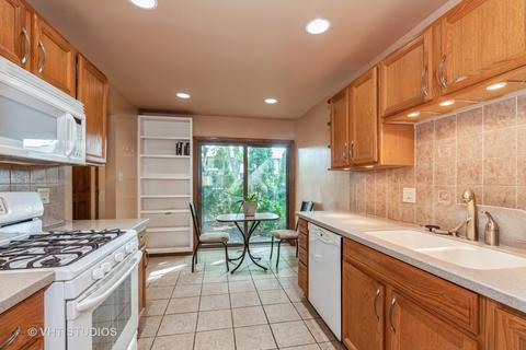 1251 Folkstone Ct, Wheaton, IL 60189 photo 3