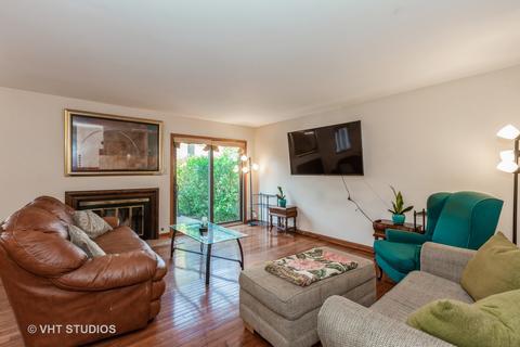 1251 Folkstone Ct, Wheaton, IL 60189 photo 4
