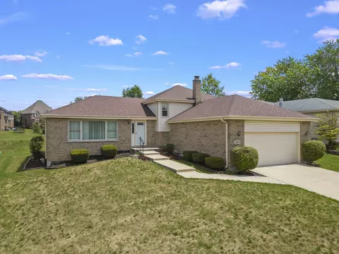 471 Wheeler Dr, Lemont, IL 60439