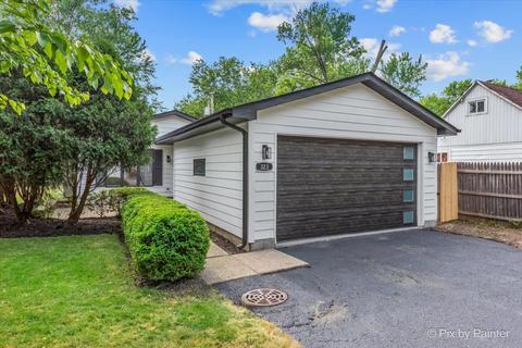 323 Willow Rd, Lakemoor, IL 60051