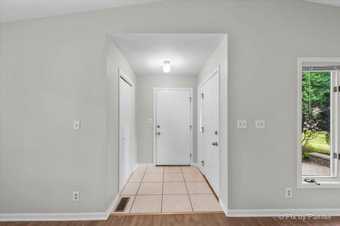 323 Willow Rd, Lakemoor, IL 60051 photo 4