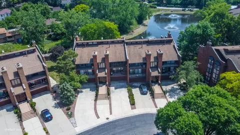 6 Cinnamon Creek Dr #1N, Palos Hills, IL 60465