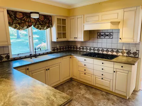 3 Chatham Cir, Kankakee, IL 60901 photo 13