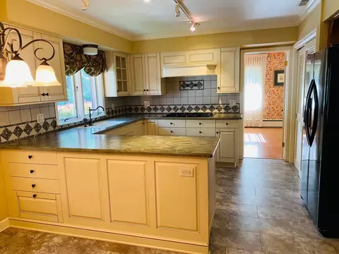 3 Chatham Cir, Kankakee, IL 60901 photo 9