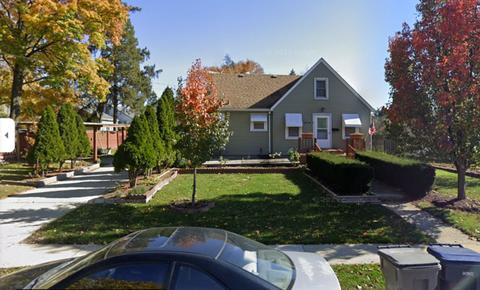 517 Clark St, Elgin, IL 60123