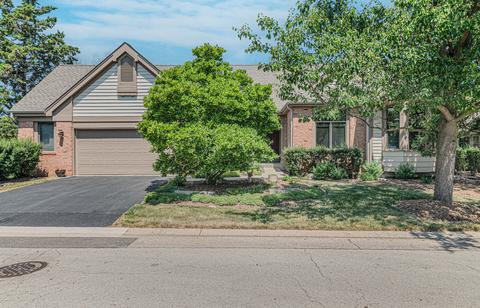 5 La Costa Ct, Lake In The Hills, IL 60156
