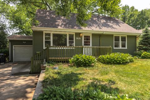 918 S Linden St, Normal, IL 61761 photo 2