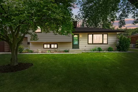 6161 Puffer Rd, Downers Grove, IL 60516