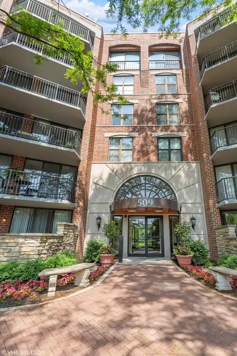 509 Aurora Ave #416, Naperville, IL 60540
