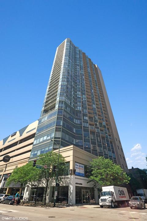 111 W Maple St #P324, Chicago, IL 60610