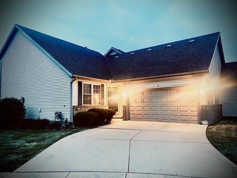 8 Ashling Ct, Bloomington, IL 61704