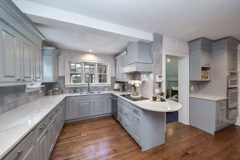 808 Golf Ln, Wheaton, IL 60189 photo 6