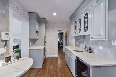 808 Golf Ln, Wheaton, IL 60189 photo 9