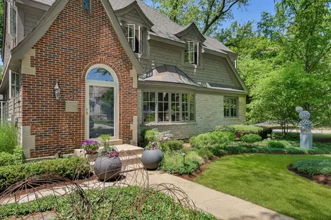 808 Golf Ln, Wheaton, IL 60189 photo 2