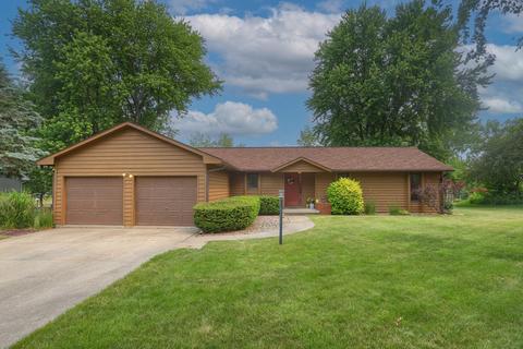 1816 Lake Shore Dr, Mahomet, IL 61853