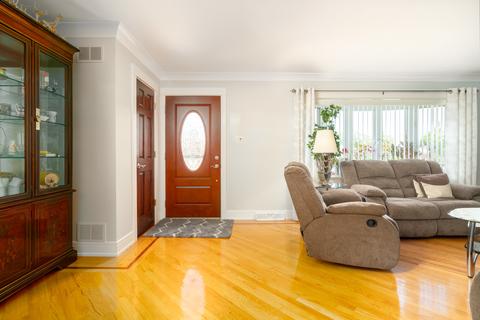 7732 Massasoit Ave, Burbank, IL 60459 photo 5