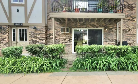 16 W470 Lake Dr #6-107, Willowbrook, IL 60527