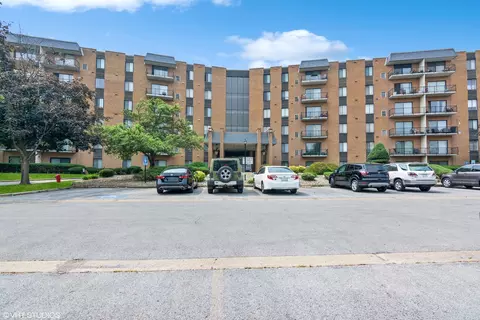 900 W Sunset Dr #102, Glenwood, IL 60425