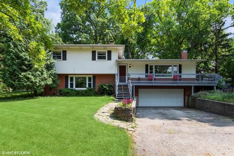 3707 N Oak Knoll Rd, Crystal Lake, IL 60014