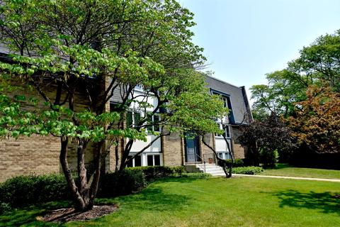 1951 Ammer Ridge Ct #3-202, Glenview, IL 60025