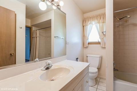 121 E Millers Rd, Des Plaines, IL 60016 photo 9