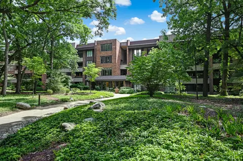 1401 Burr Oak Rd #202C, Hinsdale, IL 60521