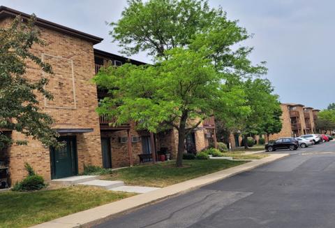 1304 N Geneva Dr #3A, Palatine, IL 60074