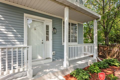 215 Pembrook Ct, Round Lake Beach, IL 60073