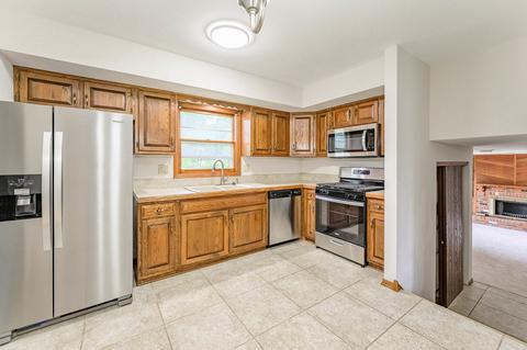 1640 Sheffield Dr, Elgin, IL 60123 photo 5